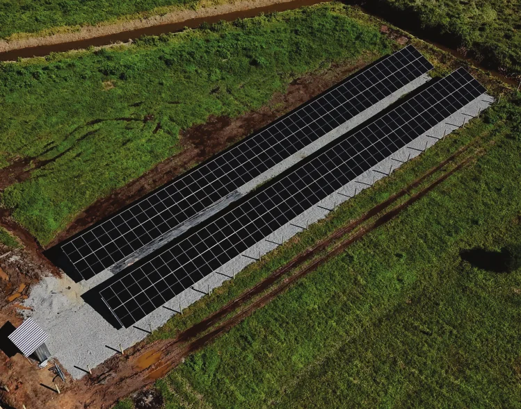 Usina fotovoltaica de 1 MWA instalada em solo, vista aérea